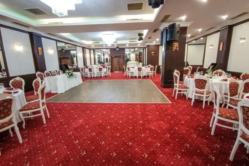 https://honeypot0.s3.amazonaws.com/1699551822450-gallery-Salon-Clasic-10.webp