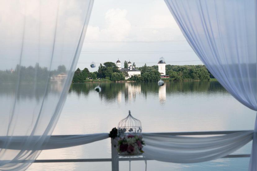 https://honeypot0.s3.amazonaws.com/1699627757281-gallery-colonial-cernica-1-luxury-03.jpg