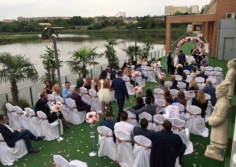 https://honeypot0.s3.amazonaws.com/1699724587372-gallery-ceremonie.jpg