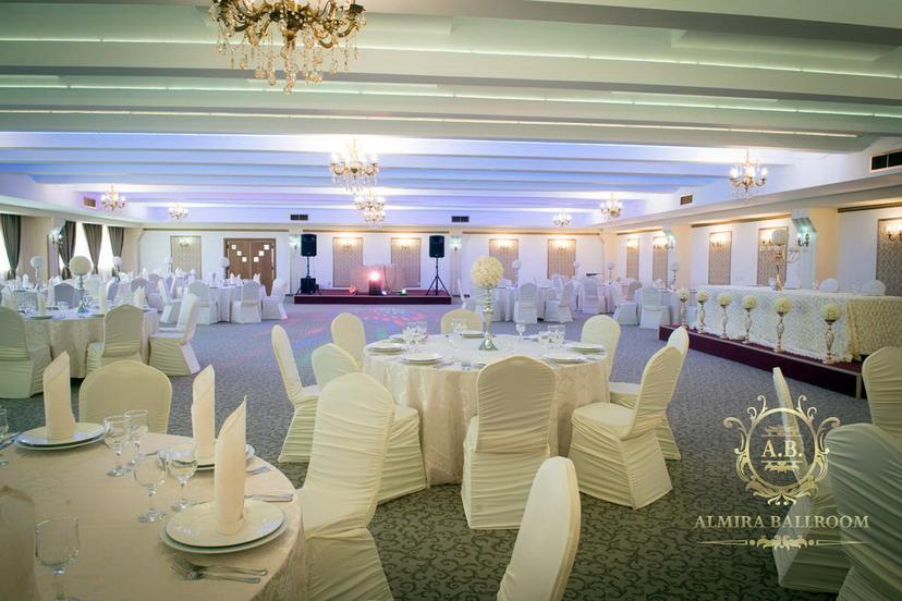 https://honeypot0.s3.amazonaws.com/1699738251425-gallery-almira-ballroom-05.jpg