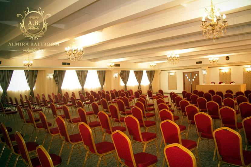 https://honeypot0.s3.amazonaws.com/1699738251515-gallery-almira-ballroom-06.jpg