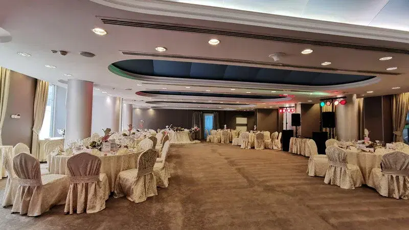 https://honeypot0.s3.amazonaws.com/1699816620773-gallery-minerva-himalaya-ballroom%20%285%29.webp