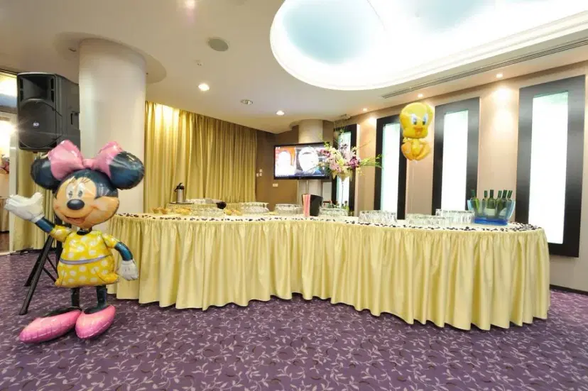 https://honeypot0.s3.amazonaws.com/1699816621104-gallery-minerva-himalaya-ballroom%20%289%29.webp