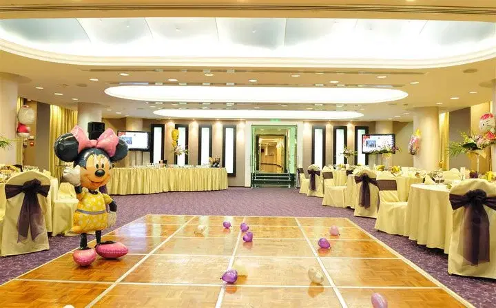 https://honeypot0.s3.amazonaws.com/1699816621238-gallery-minerva-himalaya-ballroom%20%2812%29.webp