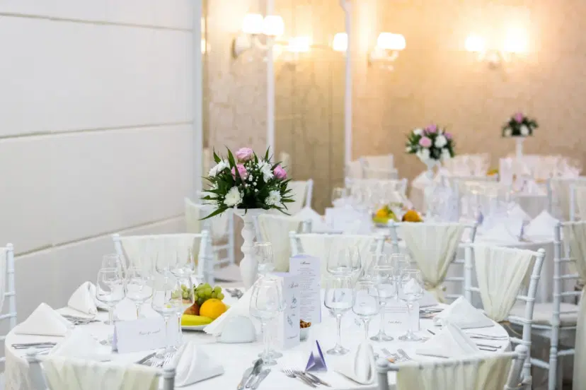 https://honeypot0.s3.amazonaws.com/1699819062196-gallery-american-ballroom-salonul-chicago-1.webp