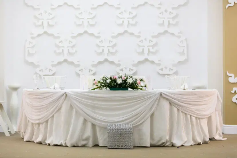https://honeypot0.s3.amazonaws.com/1699819062376-gallery-american-ballroom-salonul-chicago-3.webp