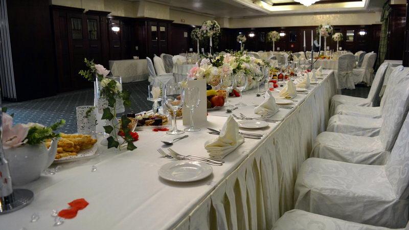 https://honeypot0.s3.amazonaws.com/1699819720140-gallery-ramada-north-3-crystal-02.jpg