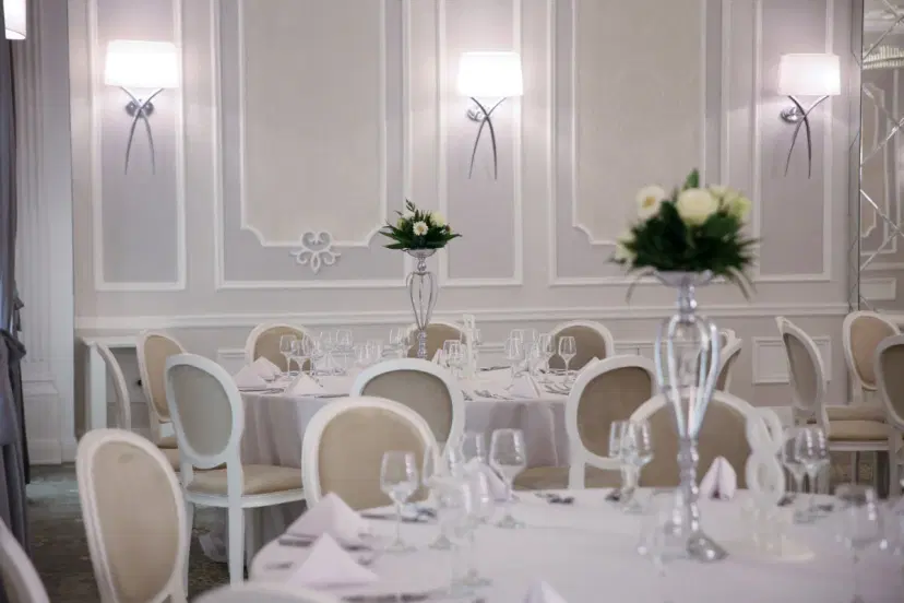 https://honeypot0.s3.amazonaws.com/1699826663056-gallery-the-best-ballroom-salonul-paris-3.webp