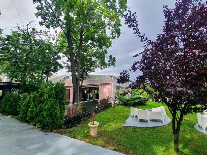 https://honeypot0.s3.amazonaws.com/1699870342900-gallery-velveto-4-garden-02.jpg