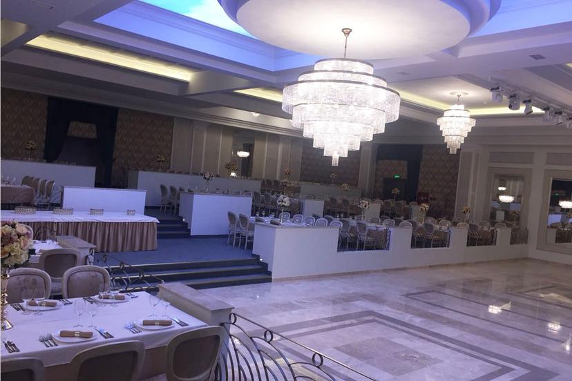https://honeypot0.s3.amazonaws.com/1700053370811-gallery-Ghibi-Ballroom-Salon-Amfiteatru-5.jpg