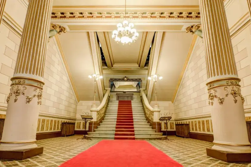 https://honeypot0.s3.amazonaws.com/1700074070005-gallery-palatul-bragadiru-evenimente-5.webp