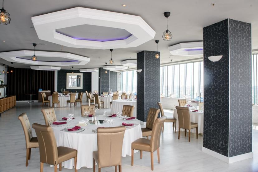 https://honeypot0.s3.amazonaws.com/1700080359599-gallery-Sala-nunta-Bucuresti-Sole-Events.jpg