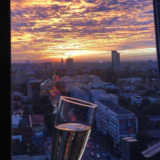 https://honeypot0.s3.amazonaws.com/1700080359918-gallery-sole-restaurant.jpg