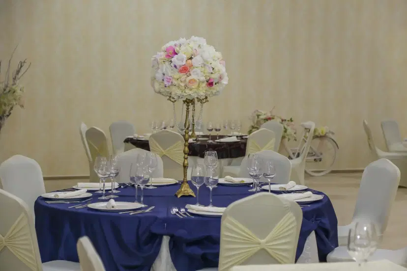 https://honeypot0.s3.amazonaws.com/1700087905159-gallery-ballroom-5.webp