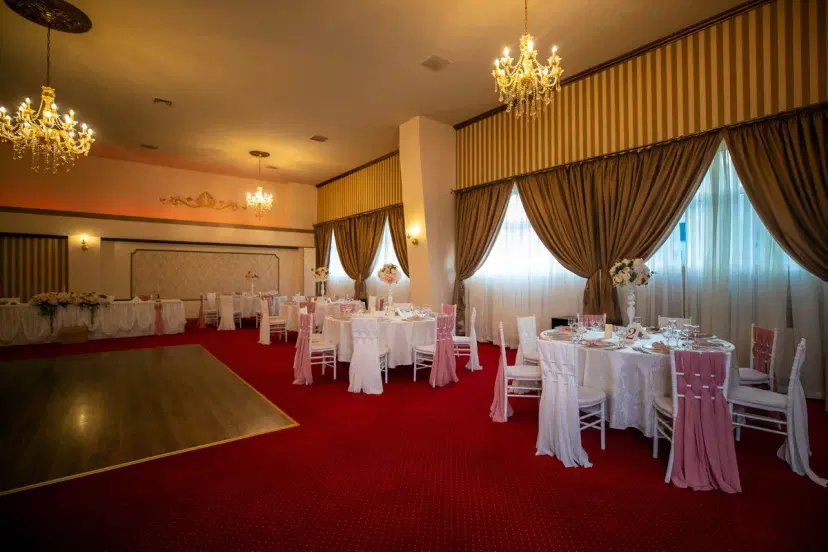 https://honeypot0.s3.amazonaws.com/1700223970593-gallery-IRIS%20BALLROOM%20%288%29.webp