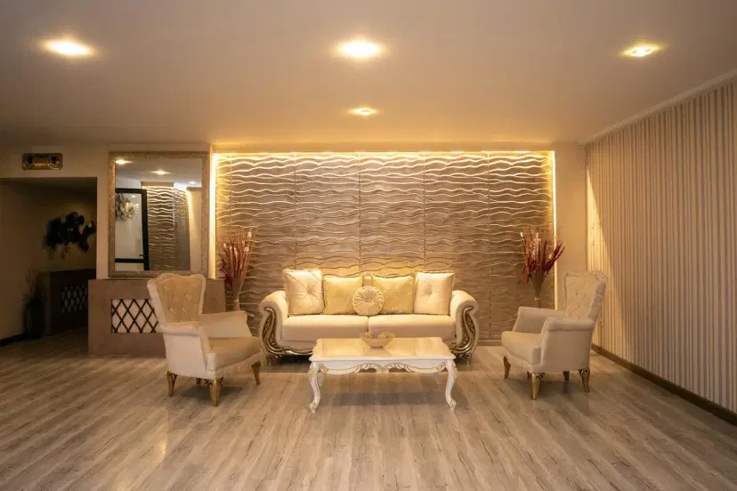 https://honeypot0.s3.amazonaws.com/1700223970921-gallery-IRIS%20BALLROOM%20%2811%29.webp