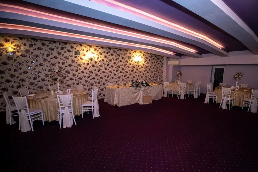 https://honeypot0.s3.amazonaws.com/1700223971098-gallery-IRIS%20BALLROOM%20%2813%29.webp