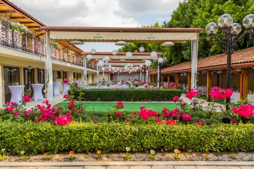 https://honeypot0.s3.amazonaws.com/1700237260365-gallery-herastrau-terasa-restaurant-banchet.webp