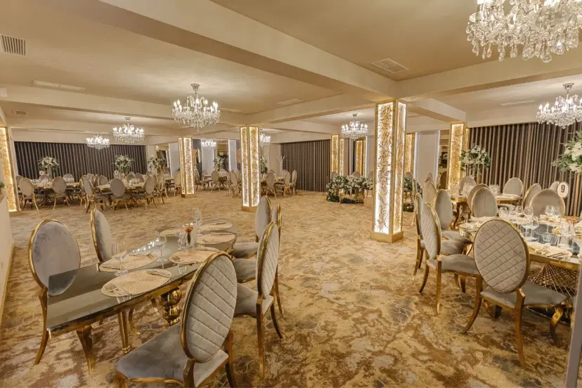 https://honeypot0.s3.amazonaws.com/1700237400622-gallery-ANDY%20PARK%20BALLROOM%20%2812%29.webp