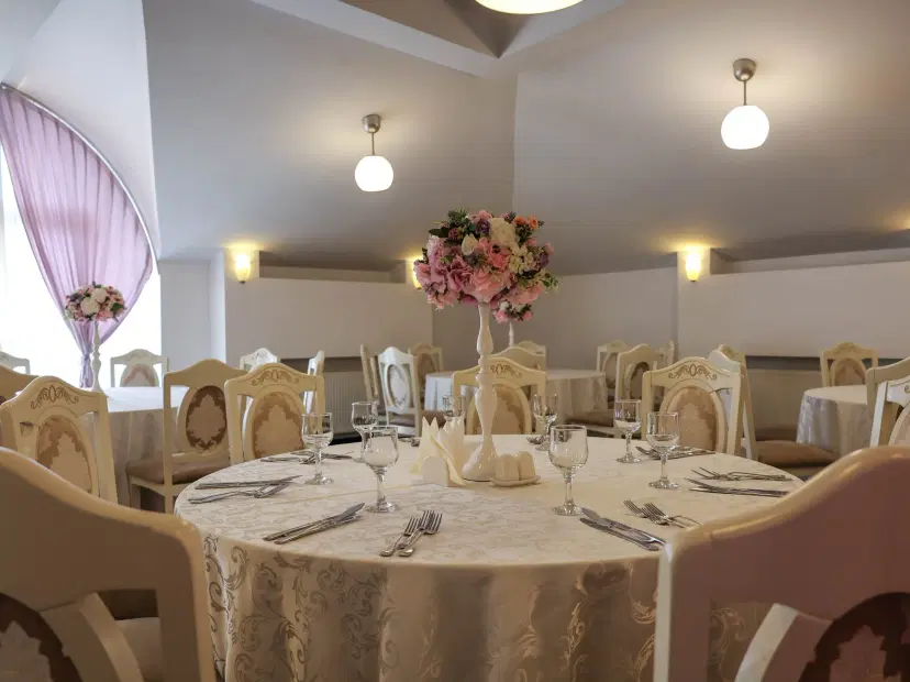 https://honeypot0.s3.amazonaws.com/1700574534752-gallery-AMADA%20BALLROOM%20%285%29.webp