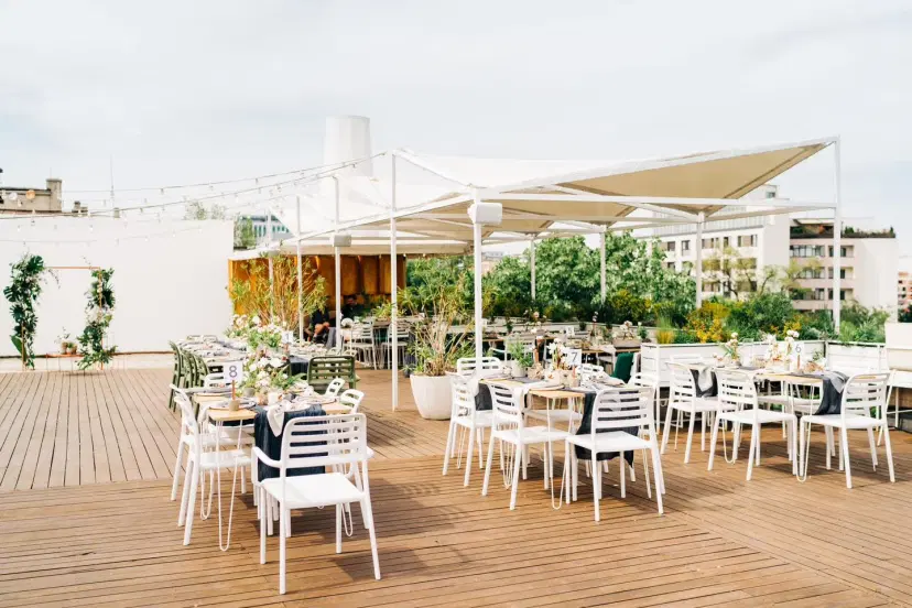 https://honeypot0.s3.amazonaws.com/1700584863059-gallery-DESCHIS%20GASTROBAR%20%281%29.webp