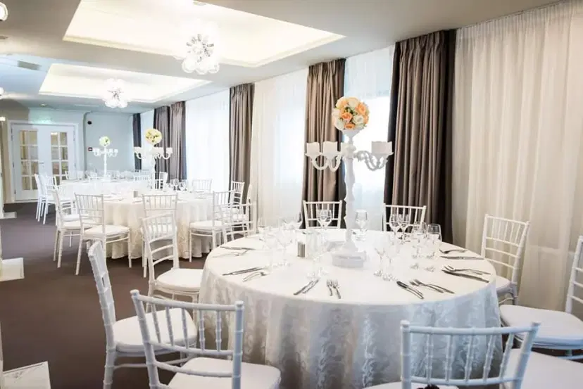 https://honeypot0.s3.amazonaws.com/1700751391956-gallery-RESTAURANT%20RUSTIC%20%284%29.webp