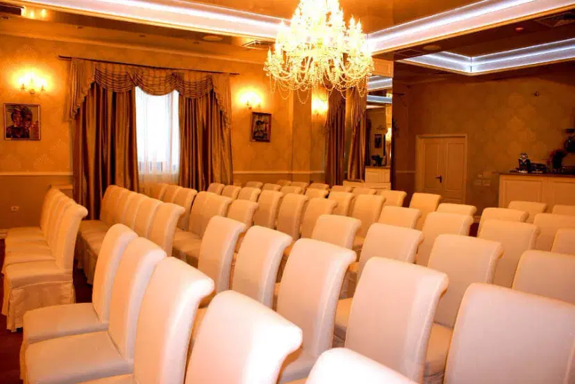 https://honeypot0.s3.amazonaws.com/1700846461712-gallery-RESTAURANT%20PAPION%20%284%29.webp