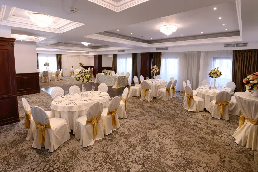 https://honeypot0.s3.amazonaws.com/1700896996219-gallery-RESTAURANT%20VULTURUL%20%284%29.webp