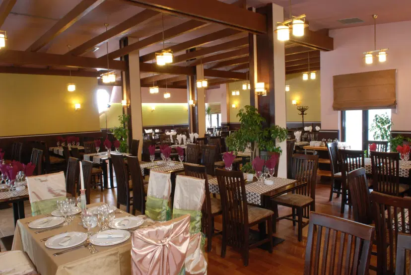 https://honeypot0.s3.amazonaws.com/1700898696294-gallery-RESTAURANT%20ALLEGRO%20%20%286%29.webp