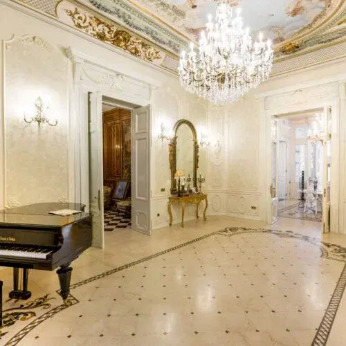 https://honeypot0.s3.amazonaws.com/1701070668192-gallery-PALATUL%20NOBLESSE%20%284%29.webp