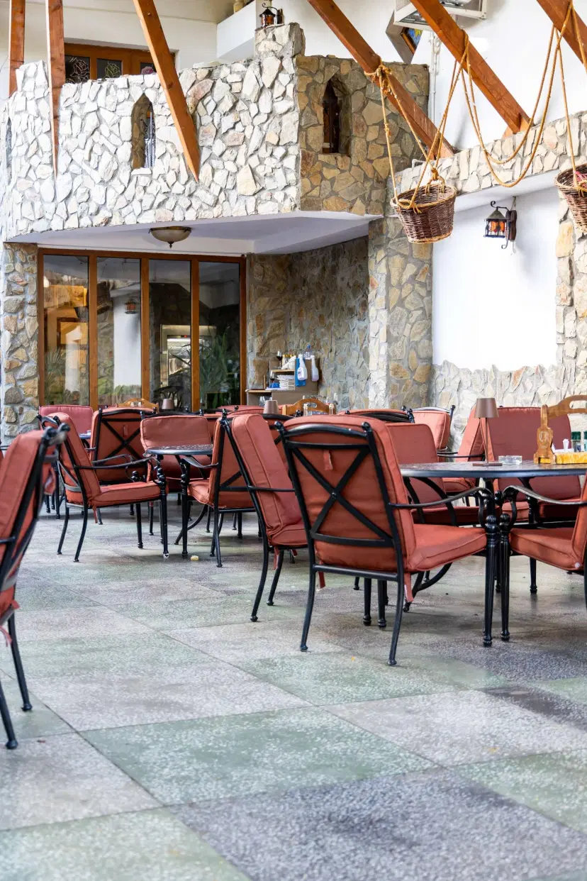 https://honeypot0.s3.amazonaws.com/1701072245940-gallery-RESTAURANT%20COCOSU%20ROSU%20%282%29.webp
