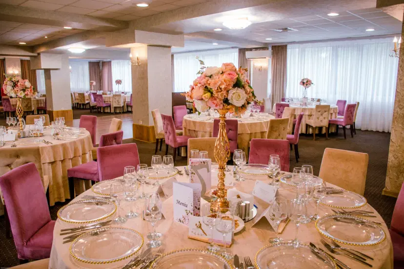 https://honeypot0.s3.amazonaws.com/1701075841992-gallery-Vanity-Ballroom-10.webp