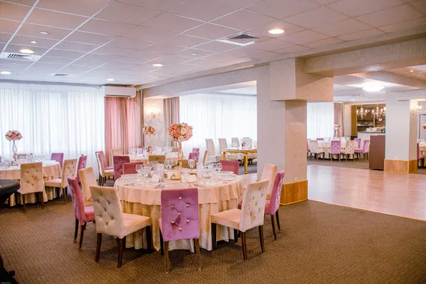 https://honeypot0.s3.amazonaws.com/1701075842586-gallery-Vanity-Ballroom-16.webp