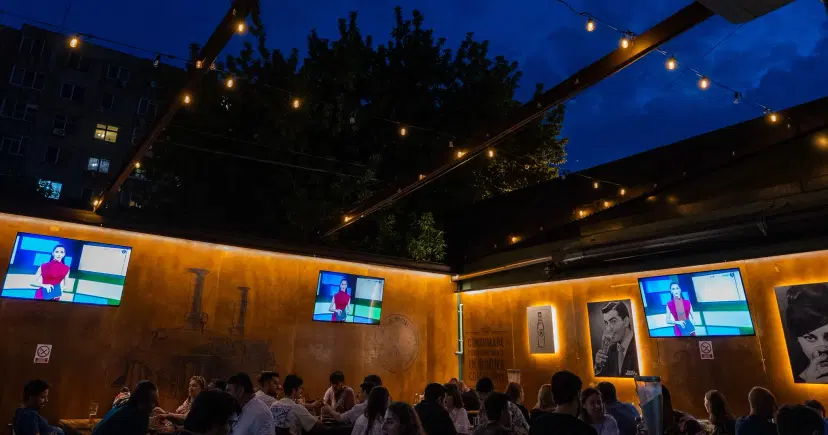 https://honeypot0.s3.amazonaws.com/1701080748170-gallery-WEISS%20BEER%20GARDEN%20%283%29.webp