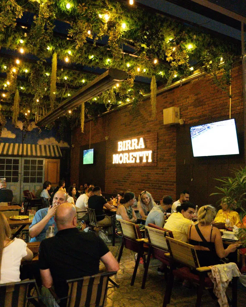 https://honeypot0.s3.amazonaws.com/1701080748241-gallery-WEISS%20BEER%20GARDEN%20%284%29.webp