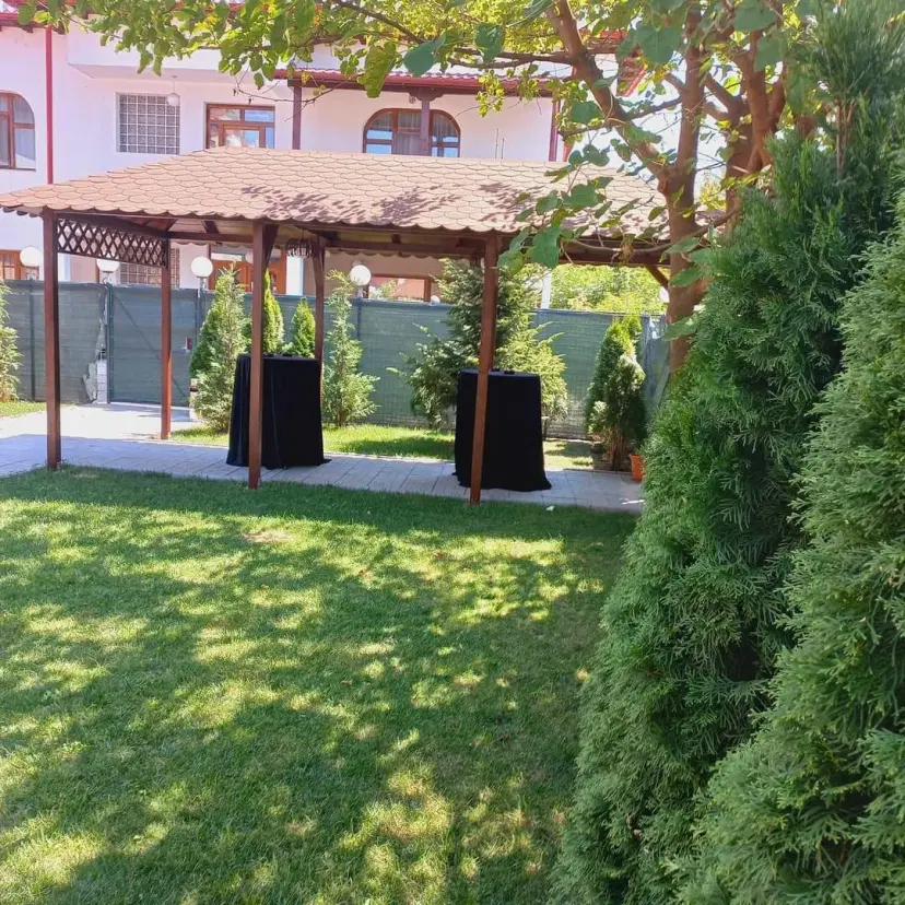https://honeypot0.s3.amazonaws.com/1701082524097-gallery-11%20%288%29.webp
