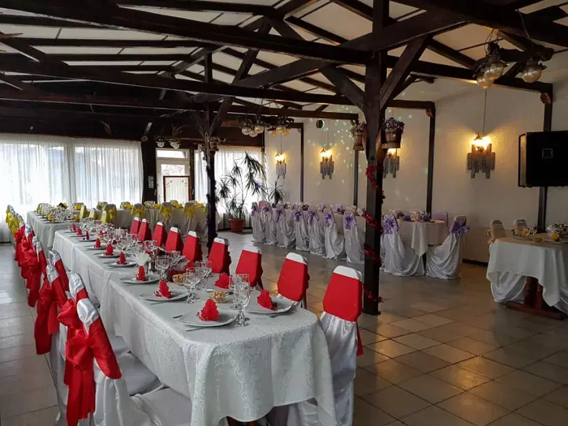 https://honeypot0.s3.amazonaws.com/1701122672710-gallery-restaurant-stejaru%20%282%29.webp