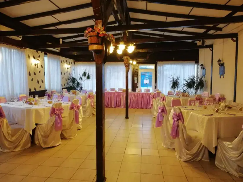 https://honeypot0.s3.amazonaws.com/1701122673545-gallery-restaurant-stejaru%20%2810%29.webp