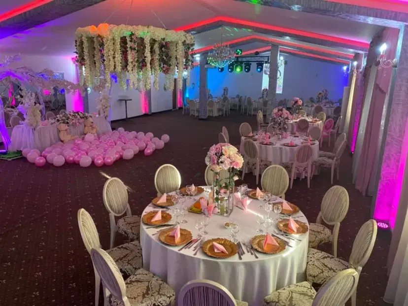 https://honeypot0.s3.amazonaws.com/1701129252590-gallery-eva-ballroom%20%283%29.webp