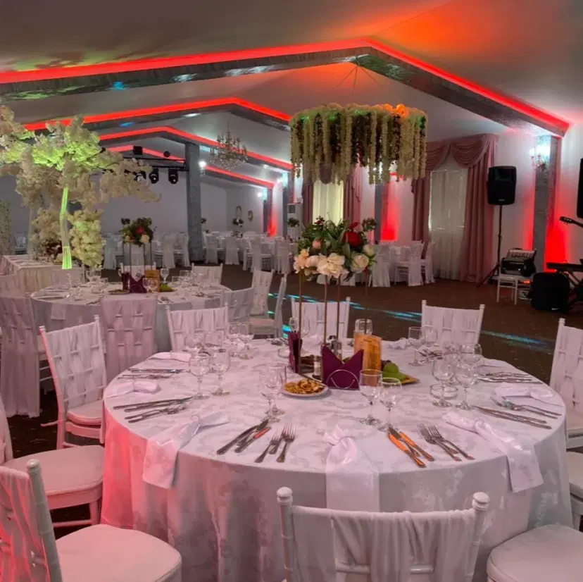 https://honeypot0.s3.amazonaws.com/1701129252699-gallery-eva-ballroom%20%284%29.webp