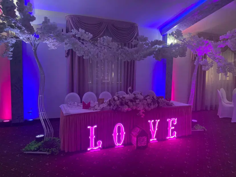 https://honeypot0.s3.amazonaws.com/1701129253693-gallery-eva-ballroom%20%2810%29.webp