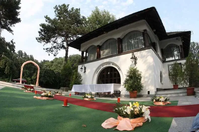 https://honeypot0.s3.amazonaws.com/1701176990959-gallery-RESTAURANT%20CASA%20ALBA%20%282%29.webp