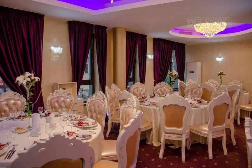 https://honeypot0.s3.amazonaws.com/1701242548944-gallery-FERDINAND%20BALLROOM%20%285%29.webp