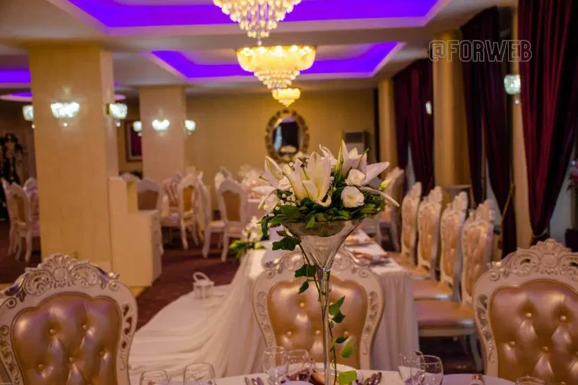 https://honeypot0.s3.amazonaws.com/1701242549016-gallery-FERDINAND%20BALLROOM%20%286%29.webp