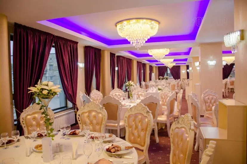 https://honeypot0.s3.amazonaws.com/1701242549222-gallery-FERDINAND%20BALLROOM%20%288%29.webp