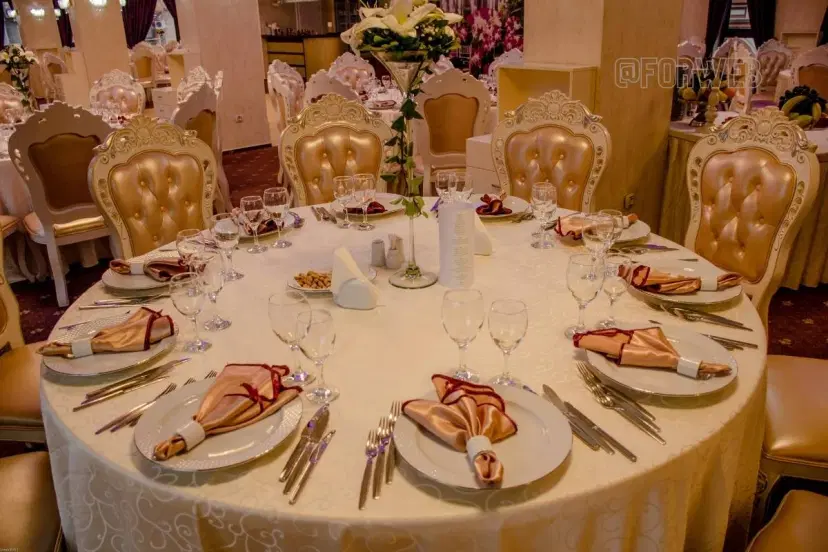 https://honeypot0.s3.amazonaws.com/1701242549286-gallery-FERDINAND%20BALLROOM%20%289%29.webp