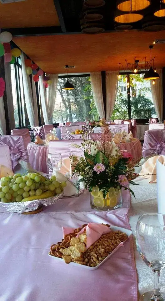 https://honeypot0.s3.amazonaws.com/1701245609476-gallery-RESTAURANT%20RESSU%20%288%29.webp
