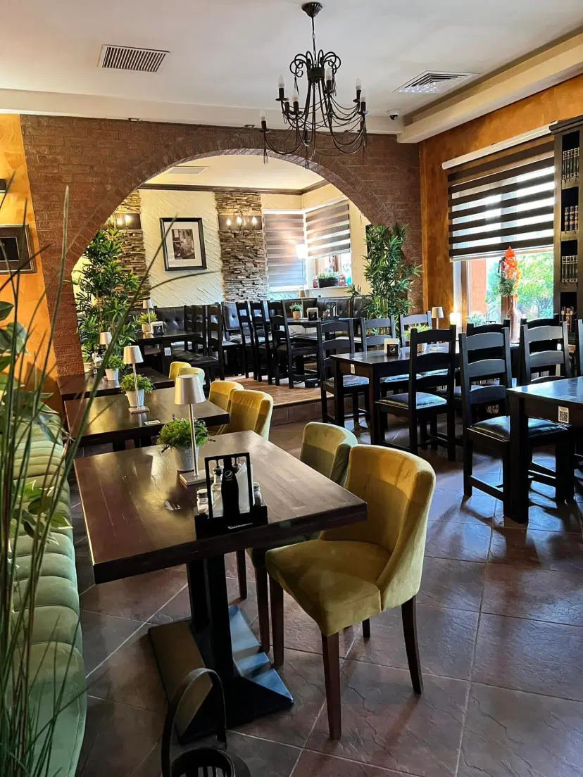 https://honeypot0.s3.amazonaws.com/1701253042481-gallery-RESTAURANT%20CASA%20ANCA%20%282%29.webp