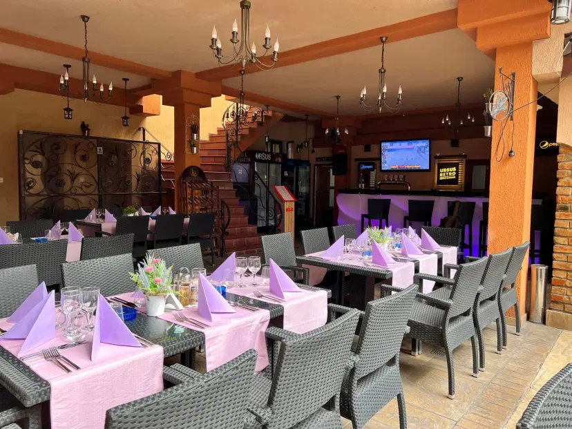 https://honeypot0.s3.amazonaws.com/1701253043557-gallery-RESTAURANT%20CASA%20ANCA%20%289%29.webp