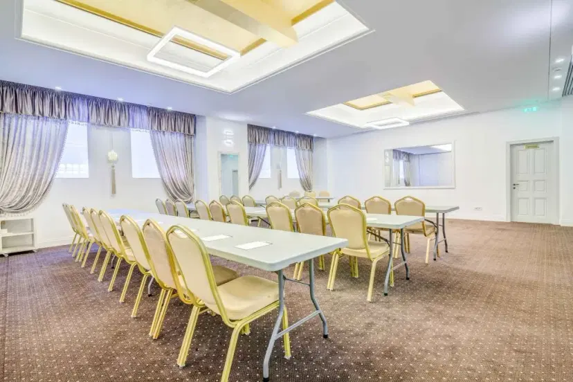 https://honeypot0.s3.amazonaws.com/1701353801473-gallery-HOTEL%20CAPITOL%20%284%29.webp